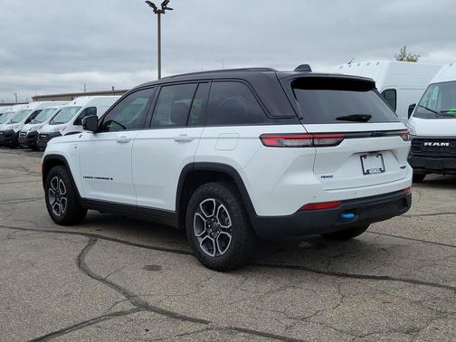Bright White Clearcoat 2022 Jeep Grand Cherokee 4xe Trailhawk