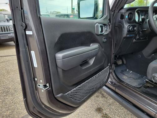 Granite Crystal Metallic Clearcoat 2025 Jeep Wrangler 4xe Rubicon