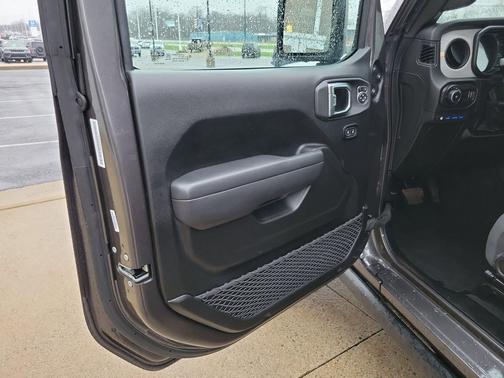 Granite Crystal Metallic Clearcoat 2025 Jeep Wrangler 4xe Willys