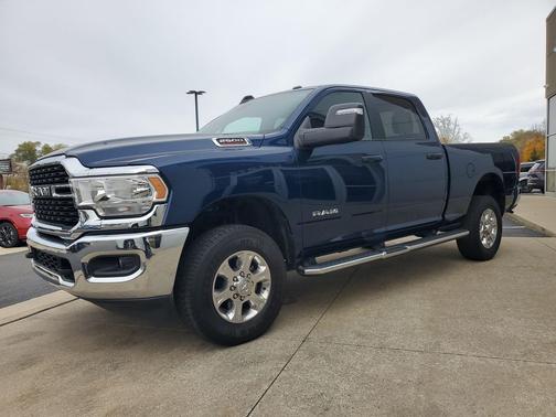 Patriot Blue Pearlcoat 2024 RAM 2500 Big Horn Crew Cab 4x4 6'4' Box