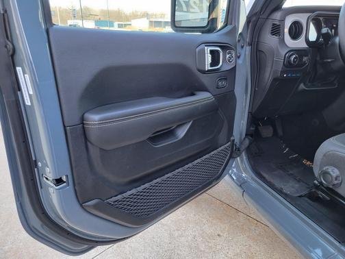 Anvil Clearcoat 2025 Jeep Wrangler 4xe Sahara