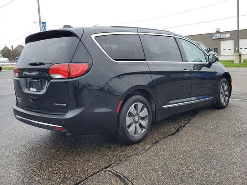 2018 Chrysler Pacifica Hybrid Limited
