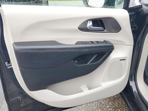 2018 Chrysler Pacifica Hybrid Limited