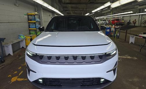 Bright White Clearcoat 2024 Jeep Wagoneer S Launch Edition