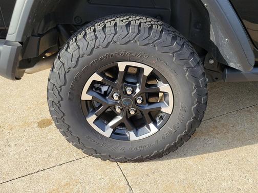 Black Clearcoat 2025 Jeep Wrangler 4xe Rubicon