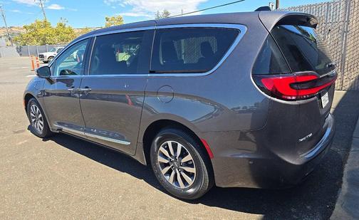 Granite Crystal Metallic Clearcoat 2023 Chrysler Pacifica Hybrid Limited
