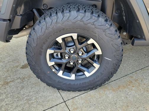 Granite Crystal Metallic Clearcoat 2025 Jeep Wrangler 4xe Rubicon
