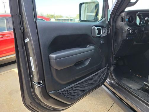 Granite Crystal Metallic Clearcoat 2025 Jeep Wrangler 4xe Rubicon