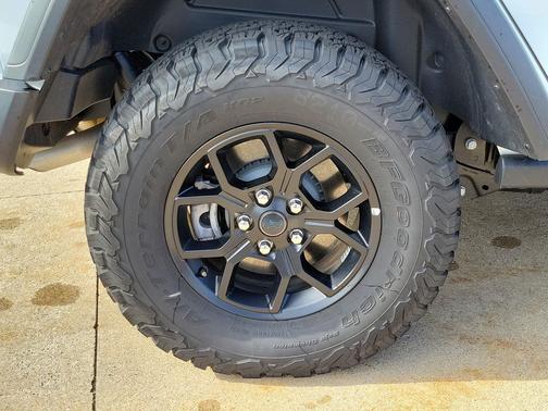 Bright White Clearcoat 2025 Jeep Wrangler 4xe Willys