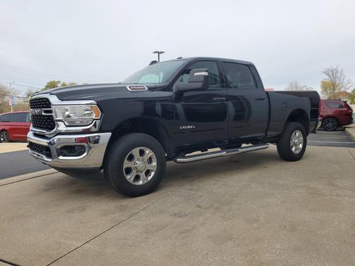 2024 RAM 2500 Big Horn Crew Cab 4x4 6'4' Box
