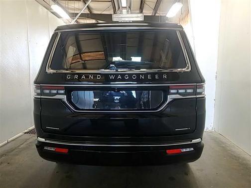 Diamond Black Crystal Pearlcoat 2022 Jeep Grand Wagoneer Series III 4x4