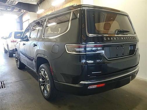 Diamond Black Crystal Pearlcoat 2022 Jeep Grand Wagoneer Series III 4x4