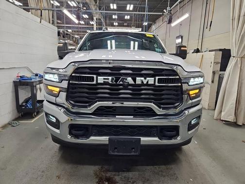 Bright White Clearcoat 2026 RAM 2500 Big Horn Crew Cab 4x4 6'4' Box