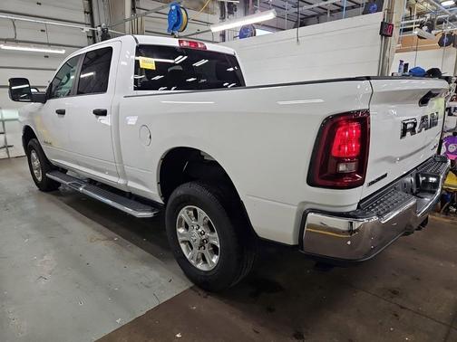 Bright White Clearcoat 2026 RAM 2500 Big Horn Crew Cab 4x4 6'4' Box