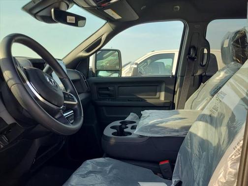 2025 RAM 2500 Tradesman Crew Cab 4x4 6'4' Box