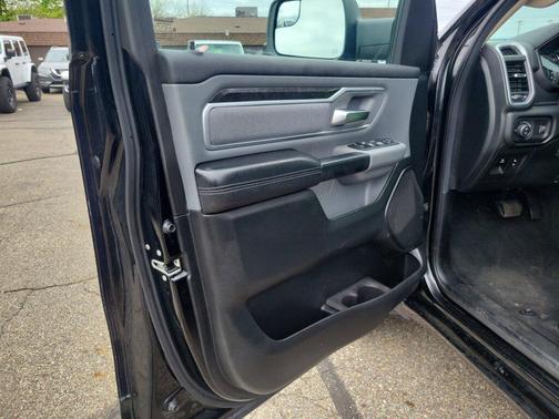Diamond Black Crystal Pearlcoat 2020 RAM 1500 Big Horn/Lone Star