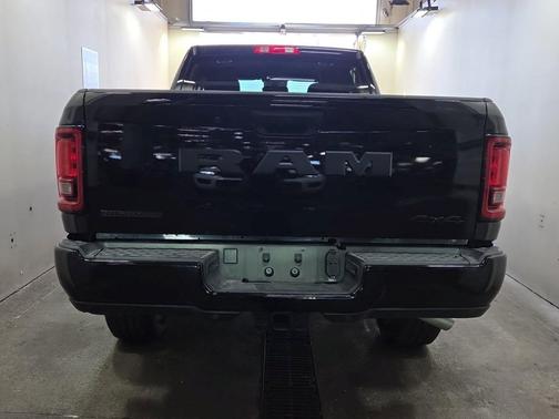 Diamond Black Crystal Pearlcoat 2026 RAM 2500 Big Horn Crew Cab 4x4 6'4' Box