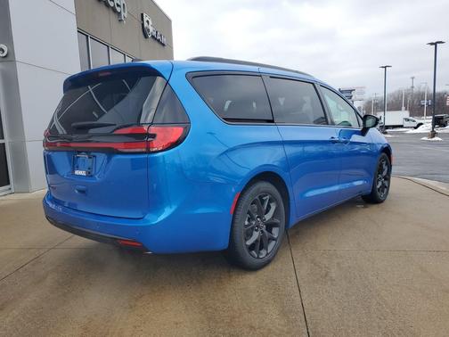 Hydro Blue Pearl-Coat Exterior Paint 2026 Chrysler Pacifica L