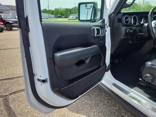 Bright White Clearcoat 2022 Jeep Wrangler Unlimited 4xe Rubicon