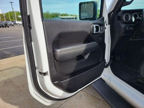 Bright White Clearcoat 2022 Jeep Wrangler Unlimited 4xe Sahara