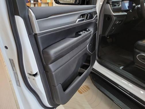 Bright White Clearcoat 2026 Jeep Grand Wagoneer Upland 4x4
