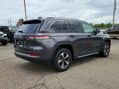 Baltic Gray Metallic Clearcoat 2022 Jeep Grand Cherokee 4xe Base