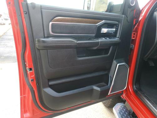 2022 RAM 3500 Laramie Crew Cab 4x4 6'4' Box