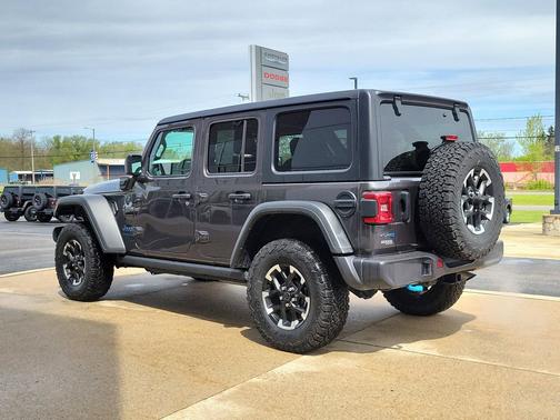 Granite Crystal Metallic Clearcoat 2025 Jeep Wrangler 4xe Rubicon