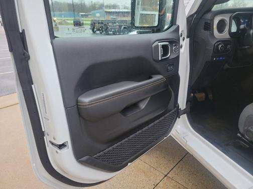Bright White Clearcoat 2025 Jeep Wrangler 4xe Sahara
