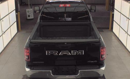 Diamond Black Crystal Pearlcoat 2026 RAM 2500 Big Horn Crew Cab 4x4 6'4' Box