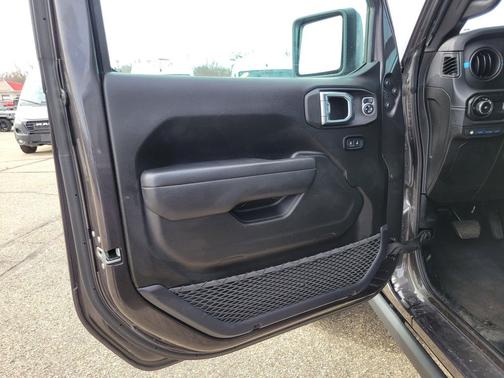 Granite Crystal Metallic Clearcoat 2025 Jeep Wrangler 4xe Rubicon