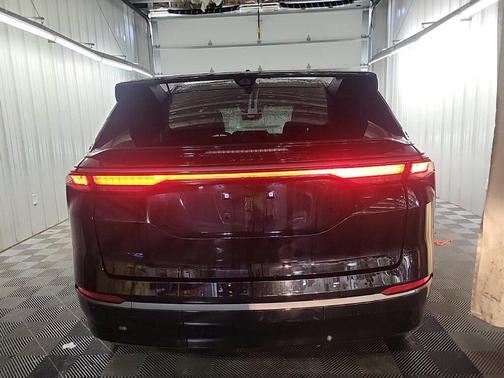 Diamond Black Crystal Pearlcoat 2024 Jeep Wagoneer S Launch Edition