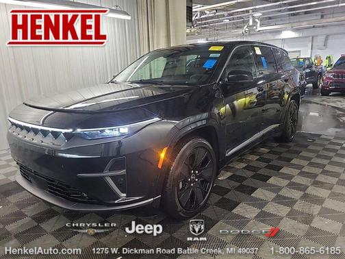 Diamond Black Crystal Pearlcoat 2024 Jeep Wagoneer S Launch Edition