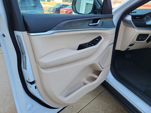 Bright White Clear-Coat Exterior Paint 2026 Jeep Grand Cherokee Limited