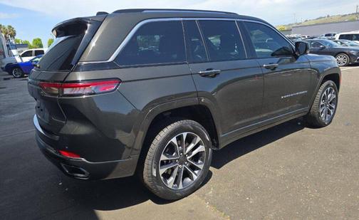 Rocky Mountain Pearlcoat 2023 Jeep Grand Cherokee 4xe Overland