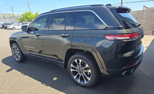 Rocky Mountain Pearlcoat 2023 Jeep Grand Cherokee 4xe Overland