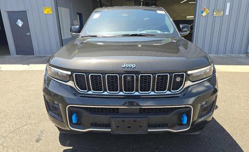 Rocky Mountain Pearlcoat 2023 Jeep Grand Cherokee 4xe Overland