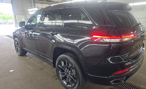 Diamond Black Crystal Pearlcoat 2024 Jeep Grand Cherokee 4xe Anniversary Edition