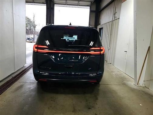 2024 Chrysler Pacifica Hybrid Premium S Appearance Pkg