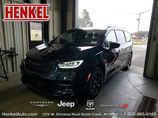 2024 Chrysler Pacifica Hybrid Premium S Appearance Pkg