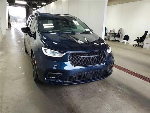 2024 Chrysler Pacifica Hybrid Premium S Appearance Pkg