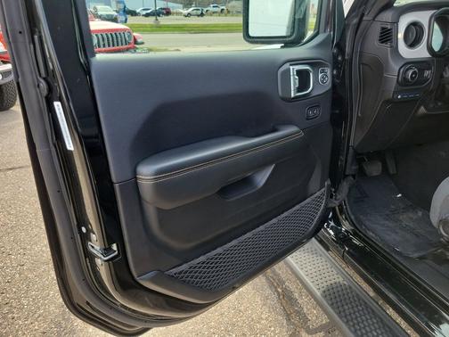 Black Clearcoat 2025 Jeep Wrangler 4xe Sahara