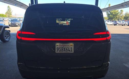 2025 Chrysler Pacifica Hybrid Premium S Appearance Pkg