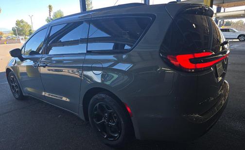 2025 Chrysler Pacifica Hybrid Premium S Appearance Pkg