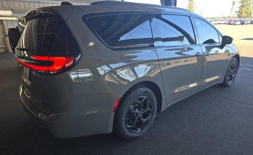 2025 Chrysler Pacifica Hybrid Premium S Appearance Pkg