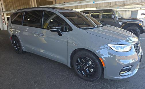 2025 Chrysler Pacifica Hybrid Premium S Appearance Pkg