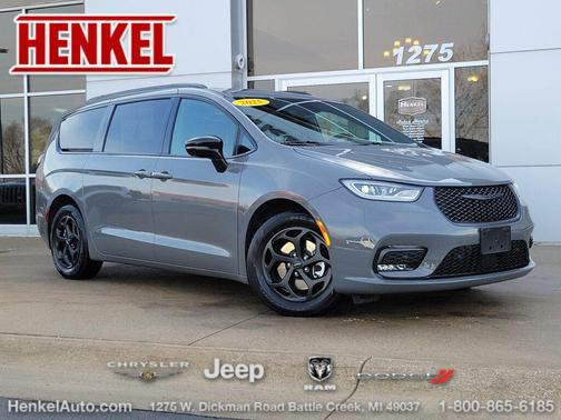 2025 Chrysler Pacifica Hybrid Premium S Appearance Pkg