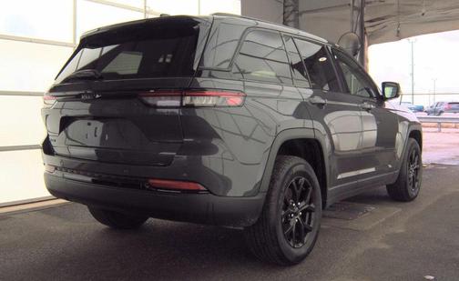 Baltic Gray Metallic Clearcoat 2024 Jeep Grand Cherokee Altitude