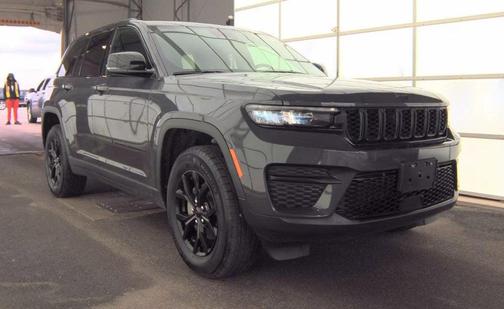 Baltic Gray Metallic Clearcoat 2024 Jeep Grand Cherokee Altitude