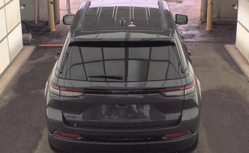 Baltic Gray Metallic Clearcoat 2024 Jeep Grand Cherokee Altitude